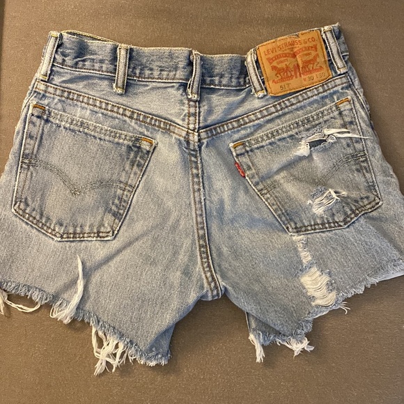 Levi’s 517 High Waisted Distressed Raw Hem Cutoffs - Picture 12 of 12